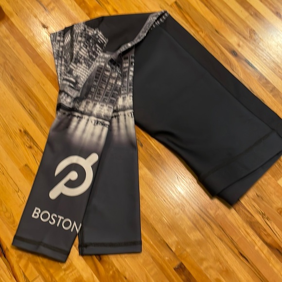 Peloton Pants - Peloton 3/4 Boston edition leggings
